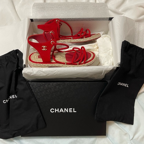 Chanel Greek/Roman sandals vibrant red. Made of lambskin leather - Picture 1 of 5